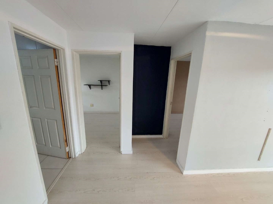 To Let 2 Bedroom Property for Rent in Lansdowne Western Cape